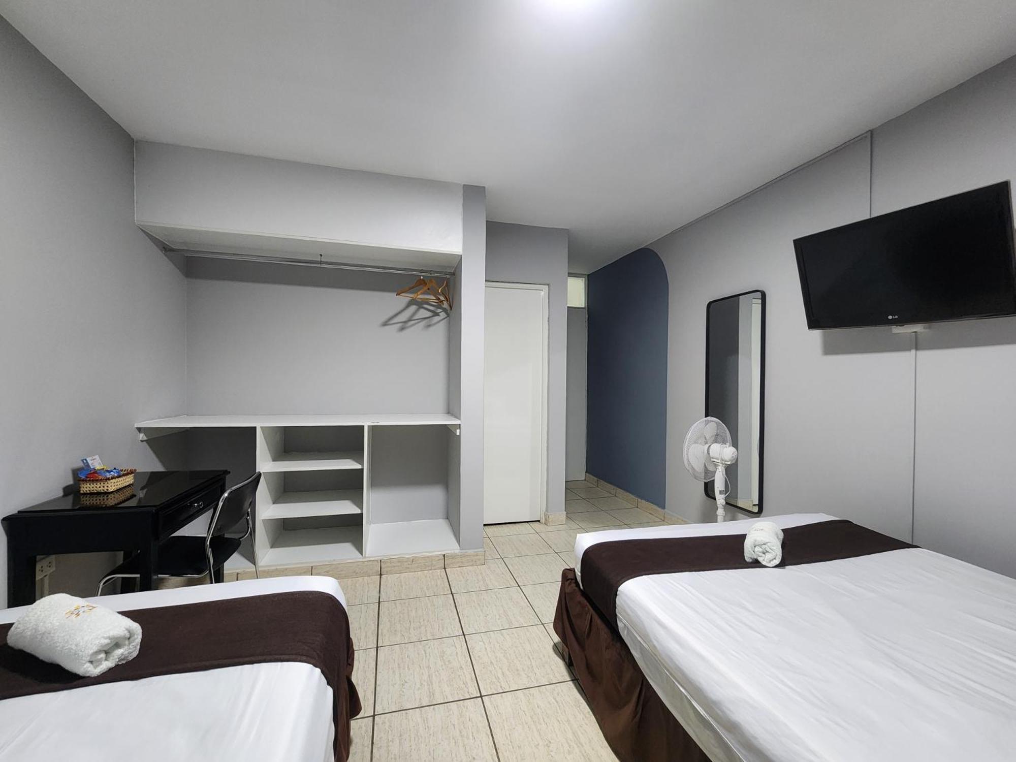 Hotel Del Sol 2*