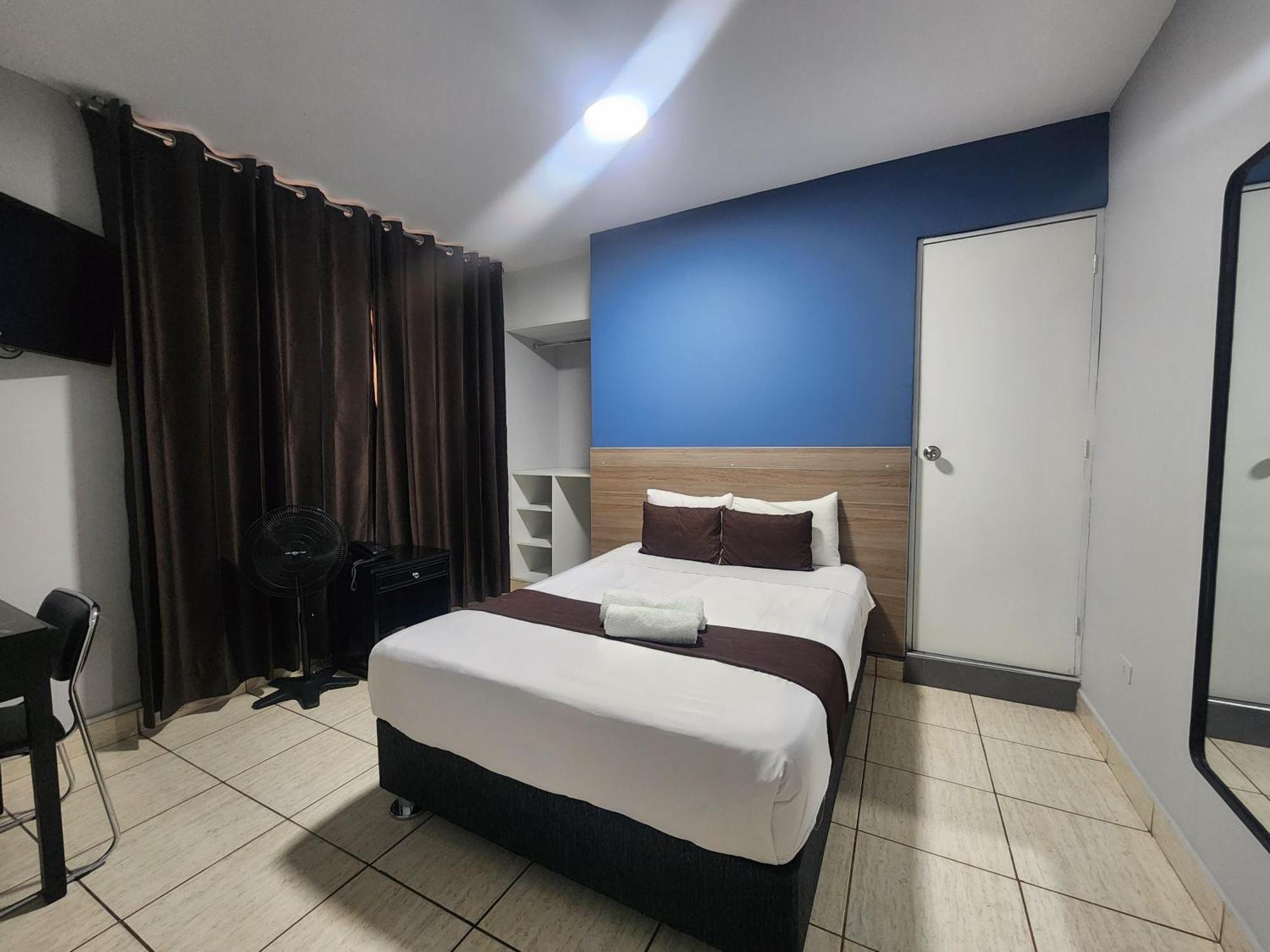 Hotel Del Sol 2*